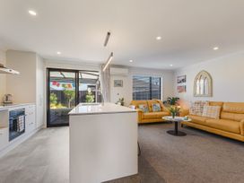 A living room with a sofa and coffee table at Nelson in Richmond