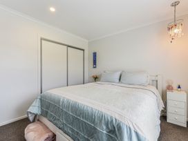 A bedroom with a bed and bedside table at Nelson in Richmond