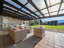 An outdoor patio with seating and a table at Four Peaks Matai Escape - Te Anau