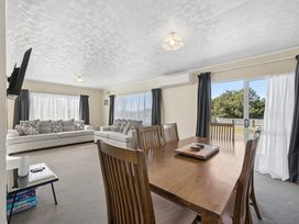 Bach to the Beach - Foxton Beach Holiday Home -  - 1201099 - thumbnail photo 9