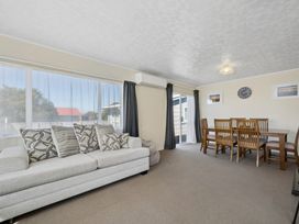 Bach to the Beach - Foxton Beach Holiday Home -  - 1201099 - thumbnail photo 7