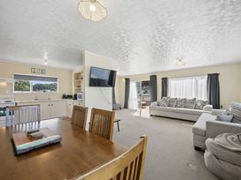 Bach to the Beach - Foxton Beach Holiday Home -  - 1201099 - thumbnail photo 8