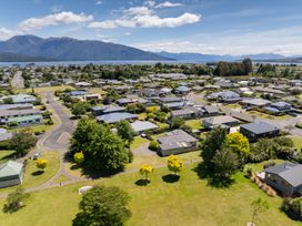 Darling on Dorizac - Te Anau Holiday Home -  - 1201995 - thumbnail photo 31