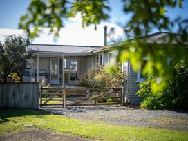 A house with a garden and gate at Darling on Dorizac - Te Anau