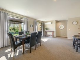 A dining room with a table and chairs at Vintners - Renwick Holiday Home, Blenheim