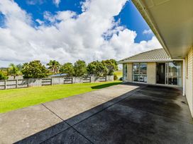 An outdoor area with a patio and grass at Bay Heights Bach - Bay Of Islands Retreat, Kaitaia