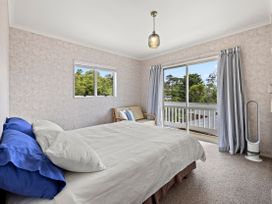 Barefoot at the Bay - Raglan Holiday Home -  - 1202874 - thumbnail photo 18