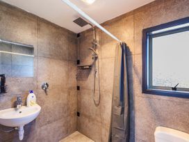 A bathroom with shower, sink, and toilet at Dannevirke Lodge - Dannevirke
