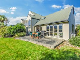 An outdoor area with seating and barbecue at Vineyard View - Blenheim Holiday Home in Blenheim
