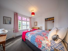Dragon Fly Cottage - Te Anau Holiday Home -  - 1203769 - thumbnail photo 13