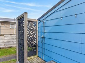 An outdoor shower with a privacy screen at Ruakaka Holiday Home in Ruakaka