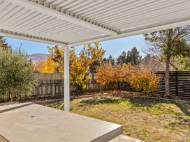 Get Away By The Green - Cromwell Holiday Home -  - 1203940 - thumbnail photo 19