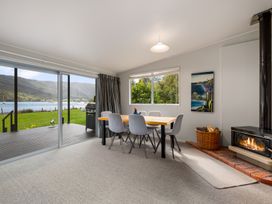 A dining room with a table and chairs at Picton Holiday Home in Picton