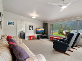 A living room with a television and sofa at Picton Holiday Home in Picton