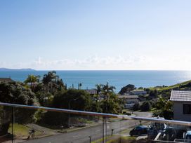 A view of the ocean and houses at Bay View Escape - Cable Bay Holiday Home in Cable Bay