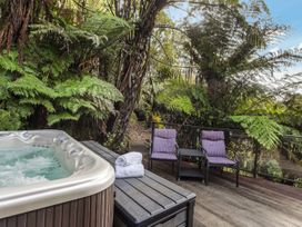 Champagne Tui - Moetapu Bay Holiday Home -  - 1204820 - thumbnail photo 4