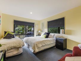 A bedroom with two beds and a couch at The Sounds Hideaway - Moetapu Bay