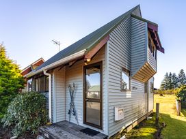 Scottbase - Waimarino Holiday Home -  - 1204822 - thumbnail photo 1