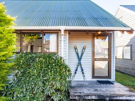 Scottbase - Waimarino Holiday Home -  - 1204822 - thumbnail photo 3