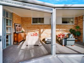 A snug with sofas and a television at Lola's - Cambridge Holiday Home, Morrinsville
