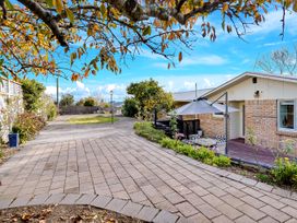 A garden pathway and seating area at Lola's - Cambridge Holiday Home in Morrinsville