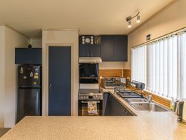 Snow Retreat - Waimarino Holiday Home -  - 1205404 - thumbnail photo 8