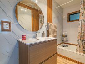 Snow Retreat - Waimarino Holiday Home -  - 1205404 - thumbnail photo 23