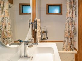Snow Retreat - Waimarino Holiday Home -  - 1205404 - thumbnail photo 24