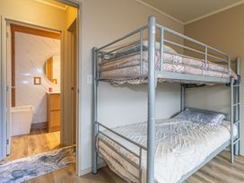 Snow Retreat - Waimarino Holiday Home -  - 1205404 - thumbnail photo 22