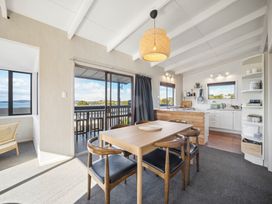 A dining room with a table and chairs at Matakana Holiday Home in Warkworth