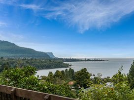 Hauraki Haven - Lake Taupo Holiday Home -  - 1205509 - thumbnail photo 1
