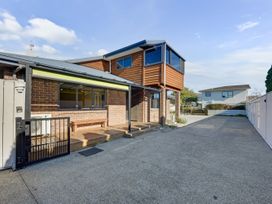 An outdoor view of a house with steps and a driveway at Roy-Al Retreat - Riwaka Holiday Home, Riwaka