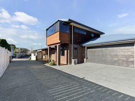 An outdoor view of a house with a garage at Roy-Al Retreat - Riwaka Holiday Home, Riwaka