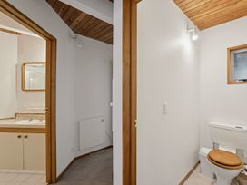 Alpine Horizon - Queenstown Holiday Home -  - 1205770 - thumbnail photo 20