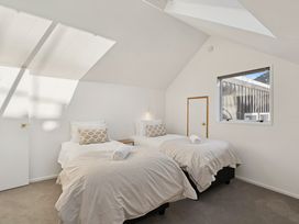Alpine Horizon - Queenstown Holiday Home -  - 1205770 - thumbnail photo 16