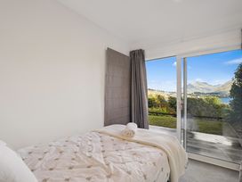 Alpine Horizon - Queenstown Holiday Home -  - 1205770 - thumbnail photo 17