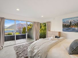 Alpine Horizon - Queenstown Holiday Home -  - 1205770 - thumbnail photo 11