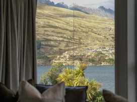 Alpine Horizon - Queenstown Holiday Home -  - 1205770 - thumbnail photo 24