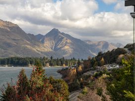 Alpine Horizon - Queenstown Holiday Home -  - 1205770 - thumbnail photo 1