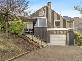 Alpine Horizon - Queenstown Holiday Home -  - 1205770 - thumbnail photo 29