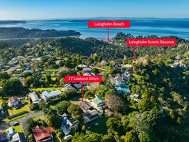 An aerial view of Laingholm Beach and nearby houses at Roberts Retreat - Auckland Holiday Home Laingholm