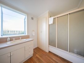A bathroom with a sink and shower enclosure at The Green House 