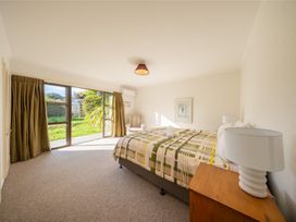 A bedroom with a bed and window at The Green House 