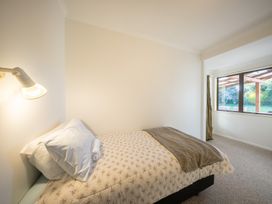 A bedroom with a bed and window at The Green House 