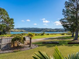 A view of water and trees at Ocean Breeze Family Haven - Pauanui