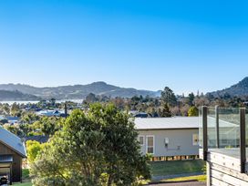 A view of houses and mountains at Panorama View Retreat in Pauanui
