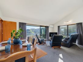 A living room with a table and chairs at Belle Vue in Akaroa