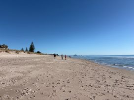 Sandbanks - Papamoa Holiday Home -  - 1206829 - thumbnail photo 34