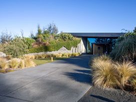 An outdoor path leading to a building entrance at Thimble Cottage, Ashburton Holiday Home Methven