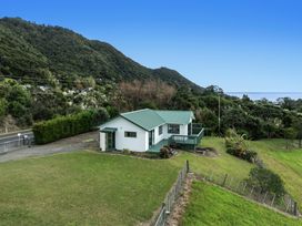 Little Kowhai - Te Kaha Holiday Home -  - 1206918 - thumbnail photo 16